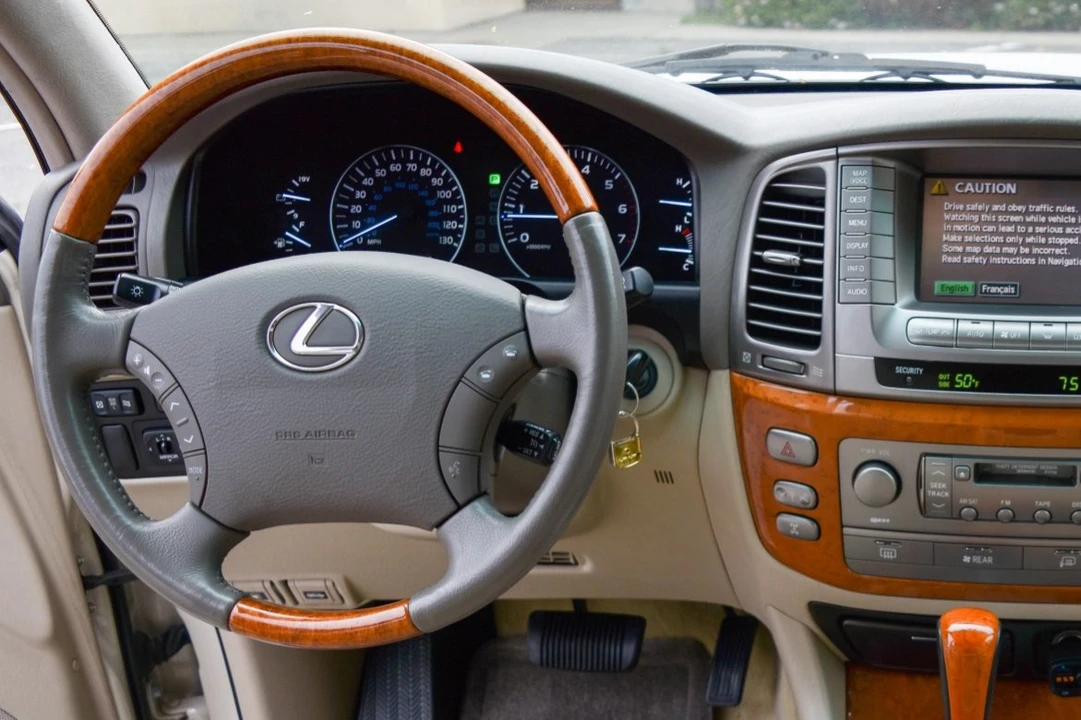 2005 Lexus LX 2nd Gen - Image 30 of 31