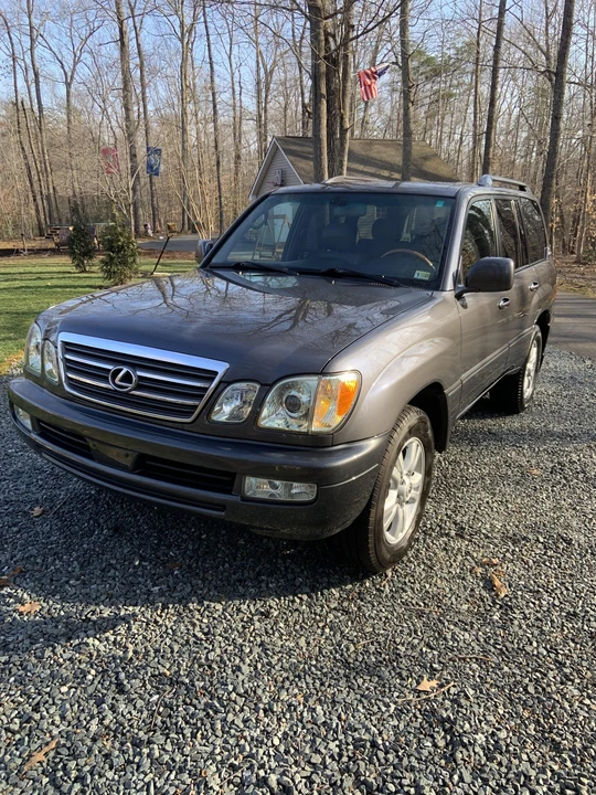 2005 Lexus LX 2nd Gen - Image 3 of 31