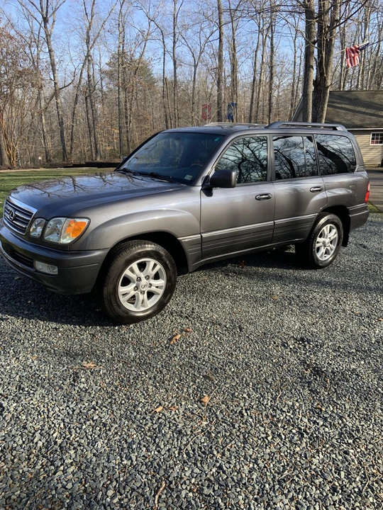 2005 Lexus LX 2nd Gen - Image 2 of 31