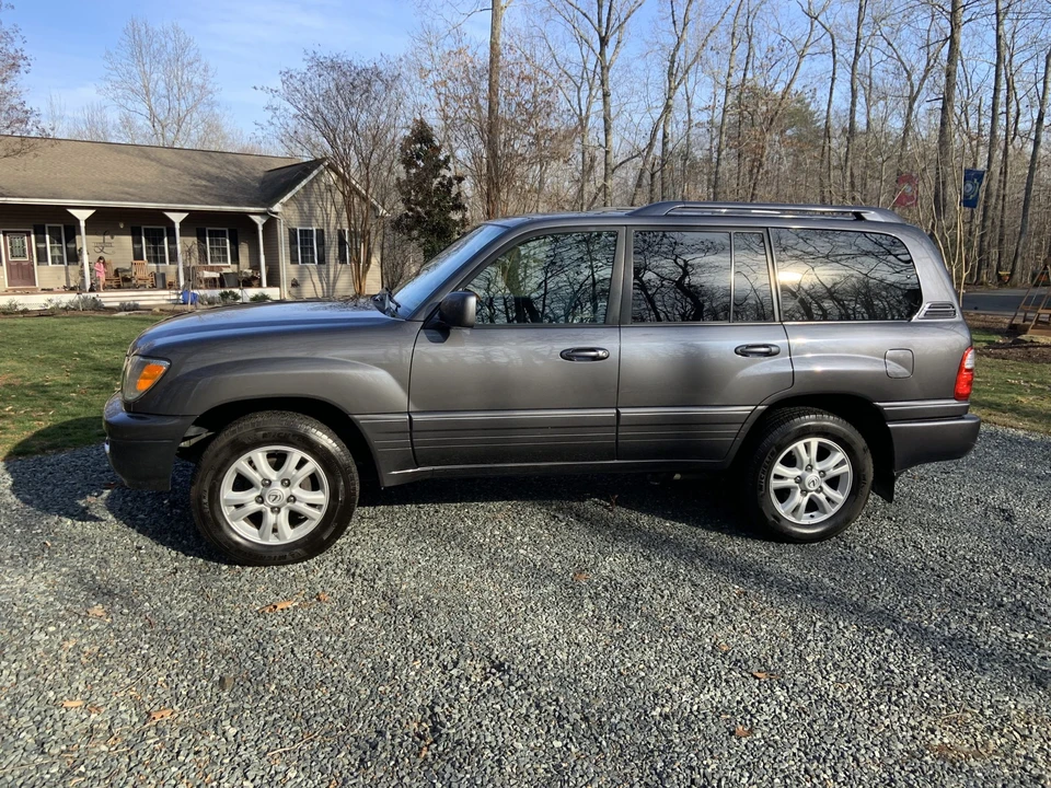 2005 Lexus LX 2nd Gen - Image 19 of 31
