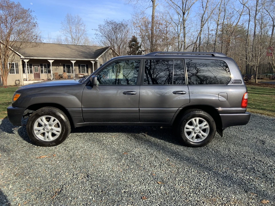 2005 Lexus LX 2nd Gen - Image 18 of 31