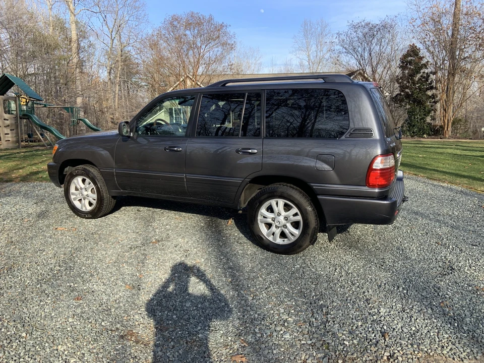2005 Lexus LX 2nd Gen - Image 17 of 31