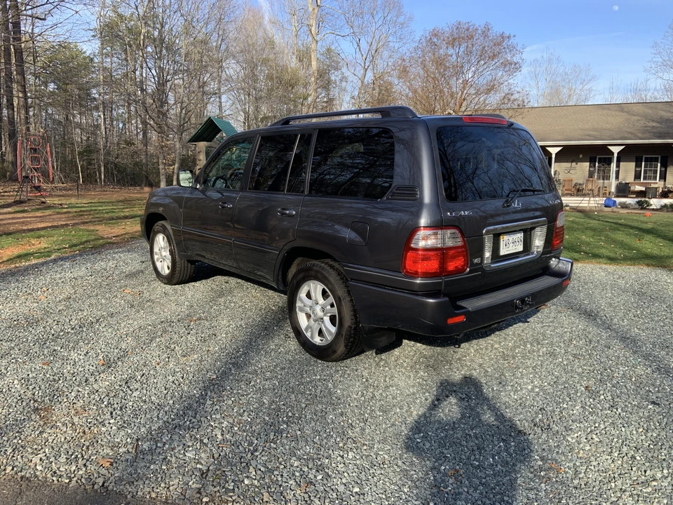 2005 Lexus LX 2nd Gen - Image 16 of 31