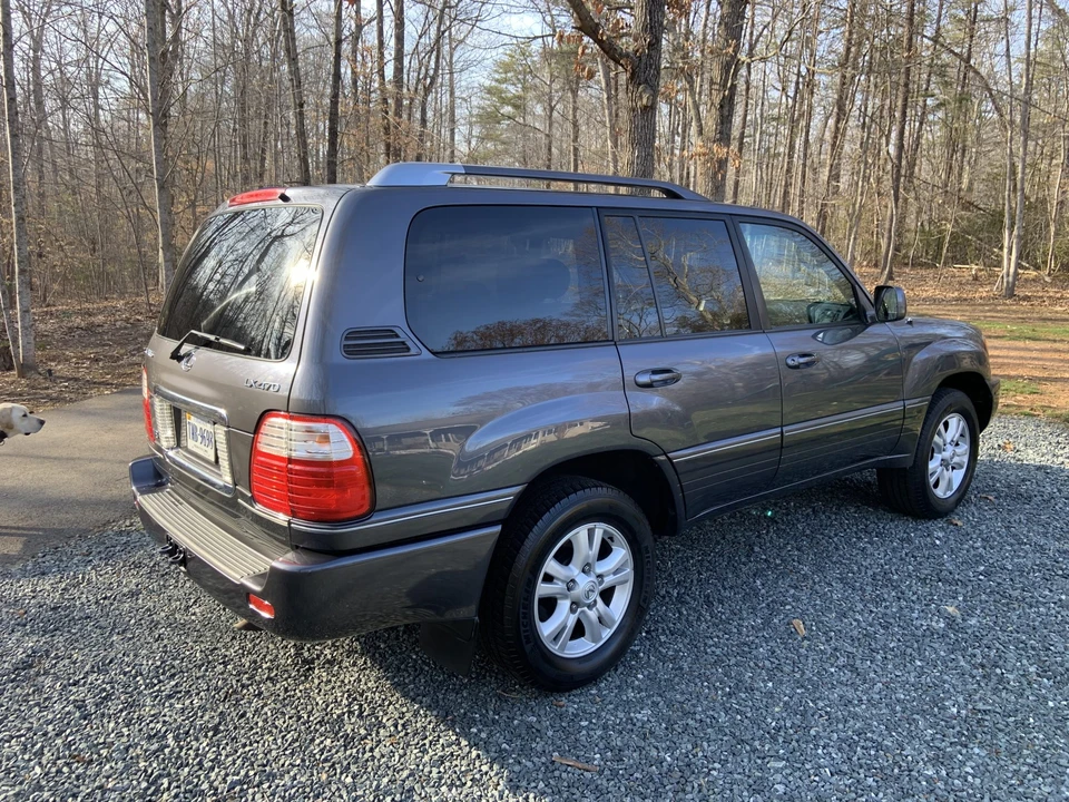 2005 Lexus LX 2nd Gen - Image 10 of 31