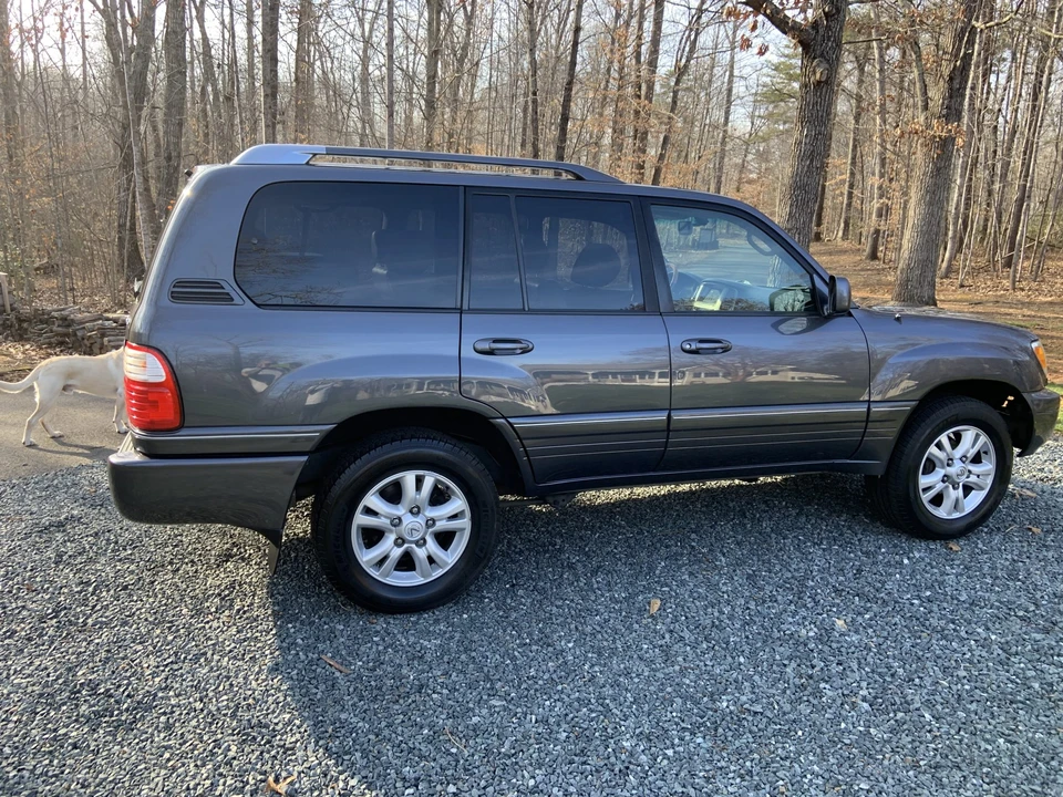 2005 Lexus LX 2nd Gen - Image 9 of 31