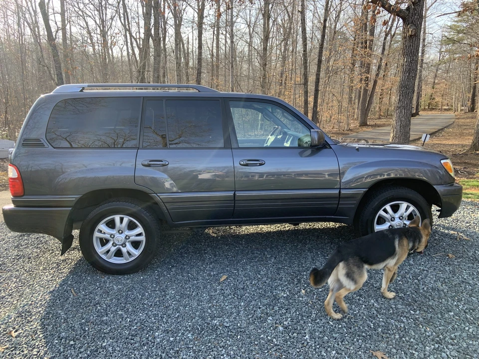 2005 Lexus LX 2nd Gen - Image 8 of 31