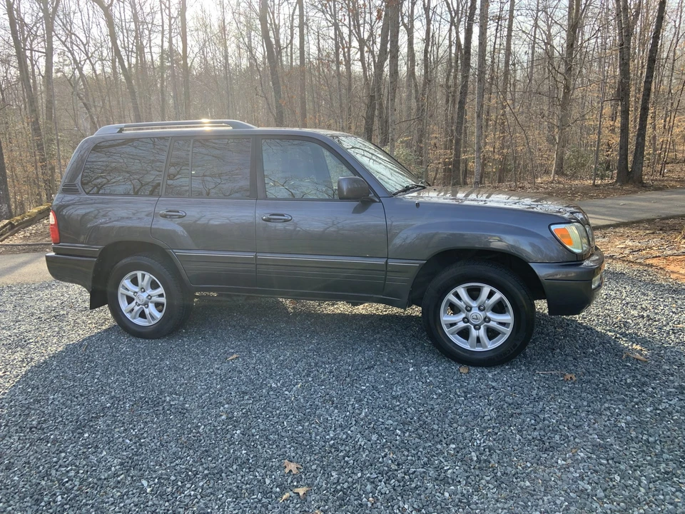 2005 Lexus LX 2nd Gen - Image 7 of 31