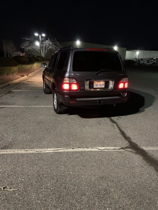 2005 Lexus LX 2nd Gen - Image 26 of 31