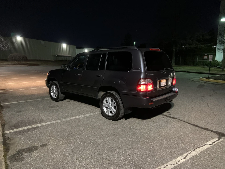 2005 Lexus LX 2nd Gen - Image 27 of 31