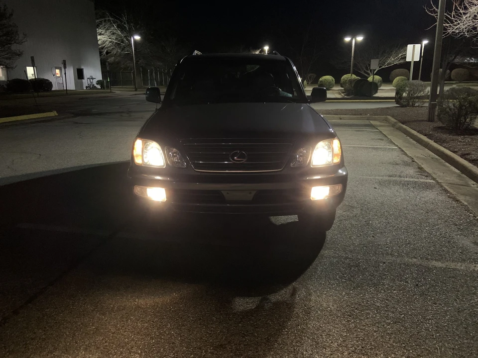 2005 Lexus LX 2nd Gen - Image 22 of 31