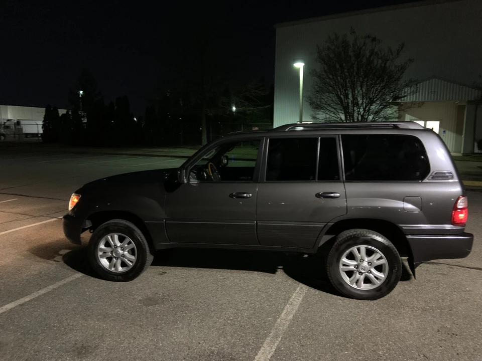 2005 Lexus LX 2nd Gen - Image 29 of 31