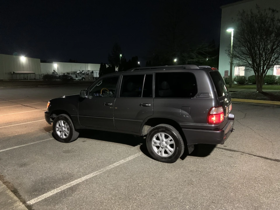 2005 Lexus LX 2nd Gen - Image 28 of 31