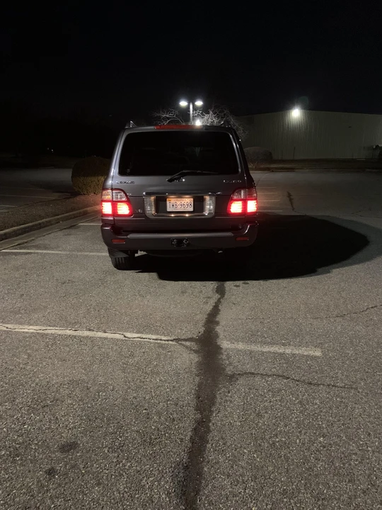 2005 Lexus LX 2nd Gen - Image 25 of 31