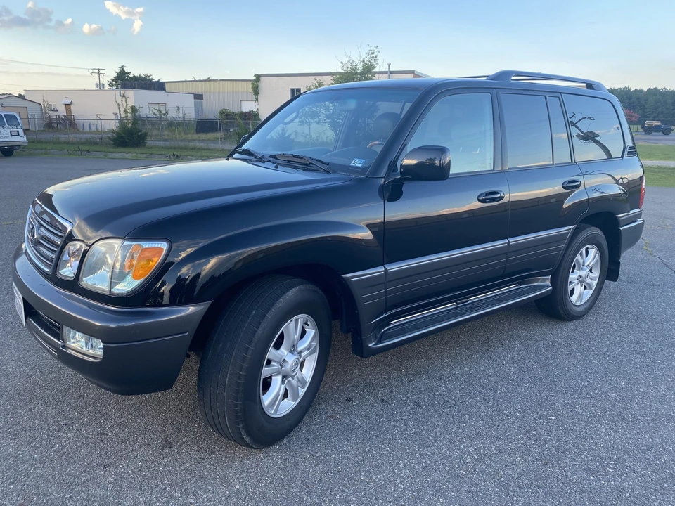 2005 Lexus LX 2nd Gen - Image 2 of 31
