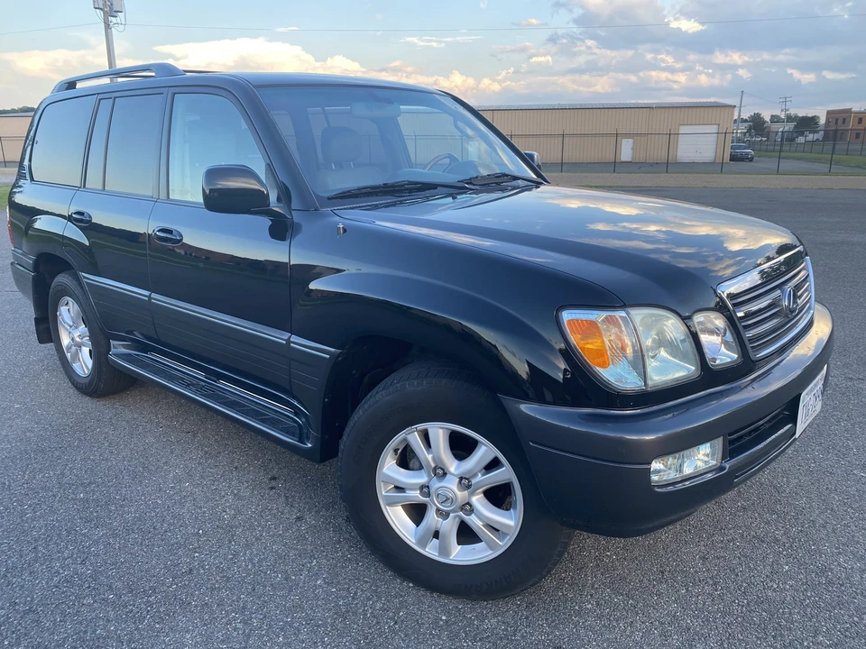 2005 Lexus LX 2nd Gen - Image 6 of 31