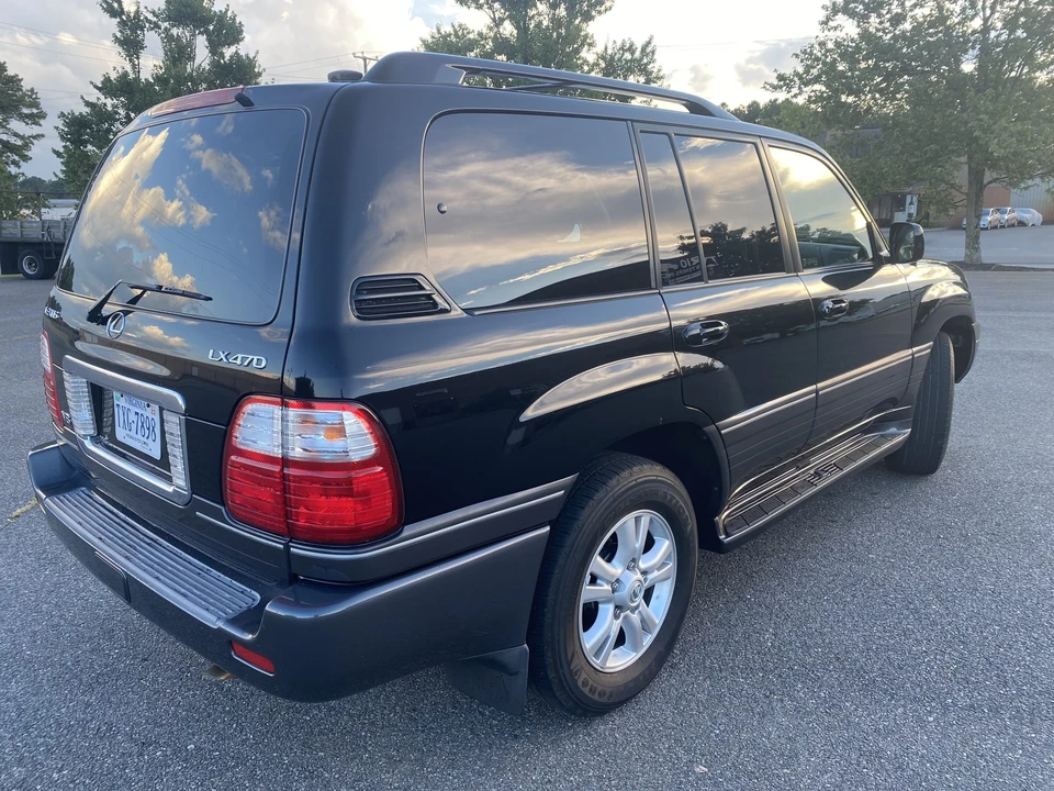 2005 Lexus LX 2nd Gen - Image 5 of 31