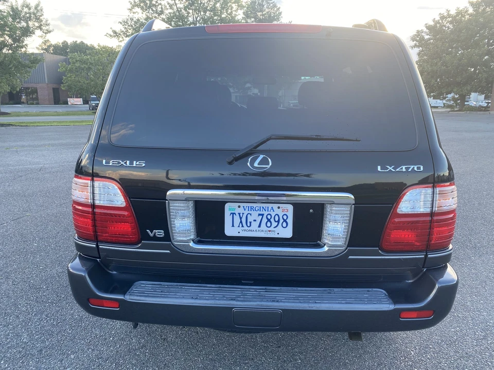 2005 Lexus LX 2nd Gen - Image 4 of 31