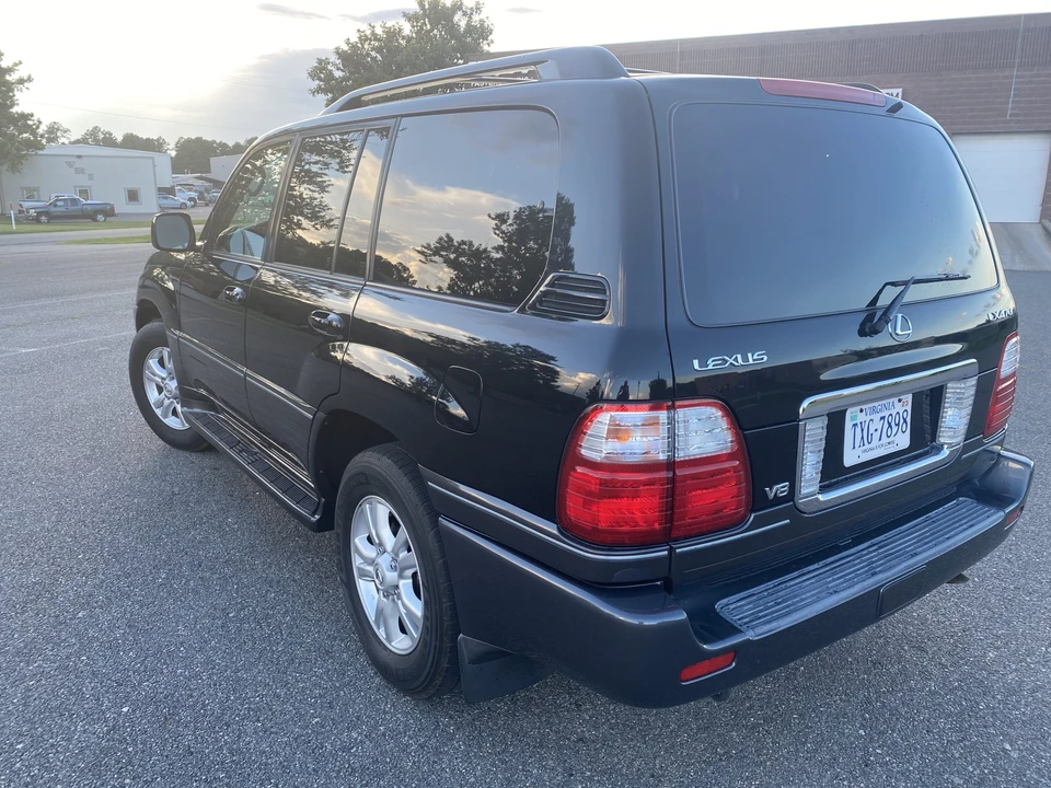 2005 Lexus LX 2nd Gen - Image 3 of 31