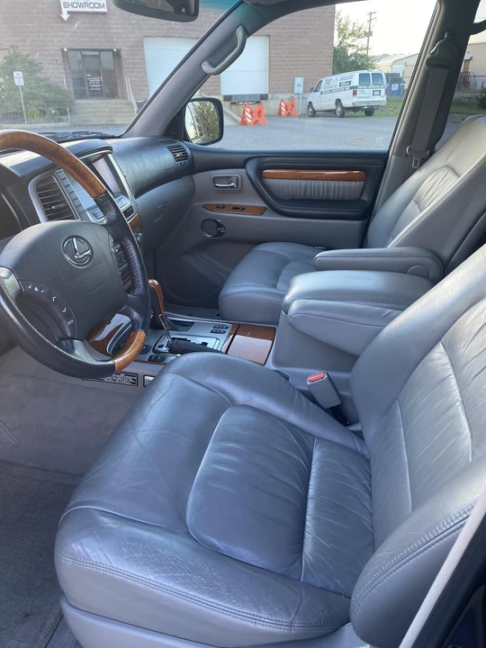 2005 Lexus LX 2nd Gen - Image 16 of 31