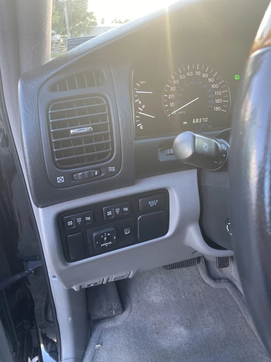 2005 Lexus LX 2nd Gen - Image 25 of 31