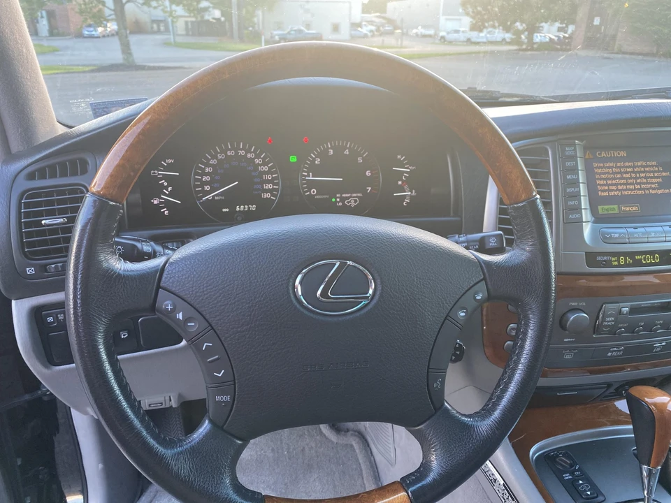 2005 Lexus LX 2nd Gen - Image 26 of 31