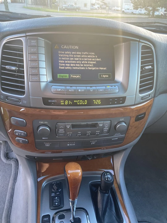 2005 Lexus LX 2nd Gen - Image 29 of 31