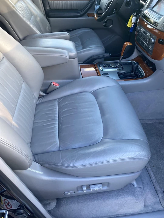 2005 Lexus LX 2nd Gen - Image 22 of 31