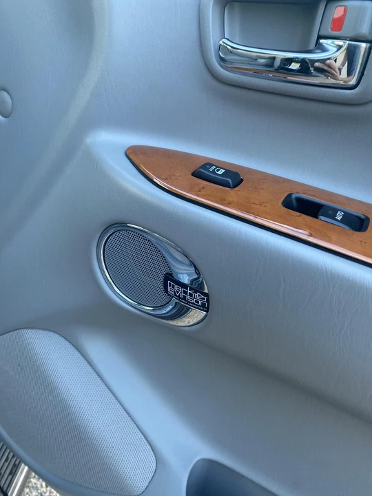 2005 Lexus LX 2nd Gen - Image 24 of 31