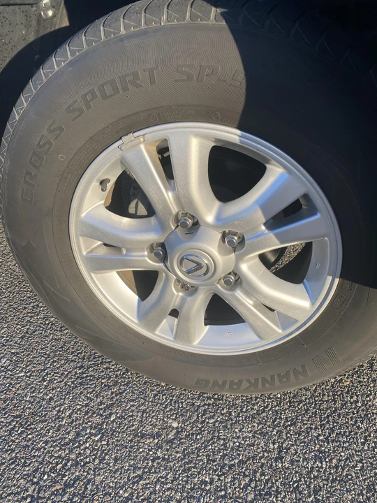 2005 Lexus LX 2nd Gen - Image 11 of 31