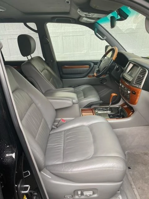 2005 Lexus LX 2nd Gen - Image 21 of 31