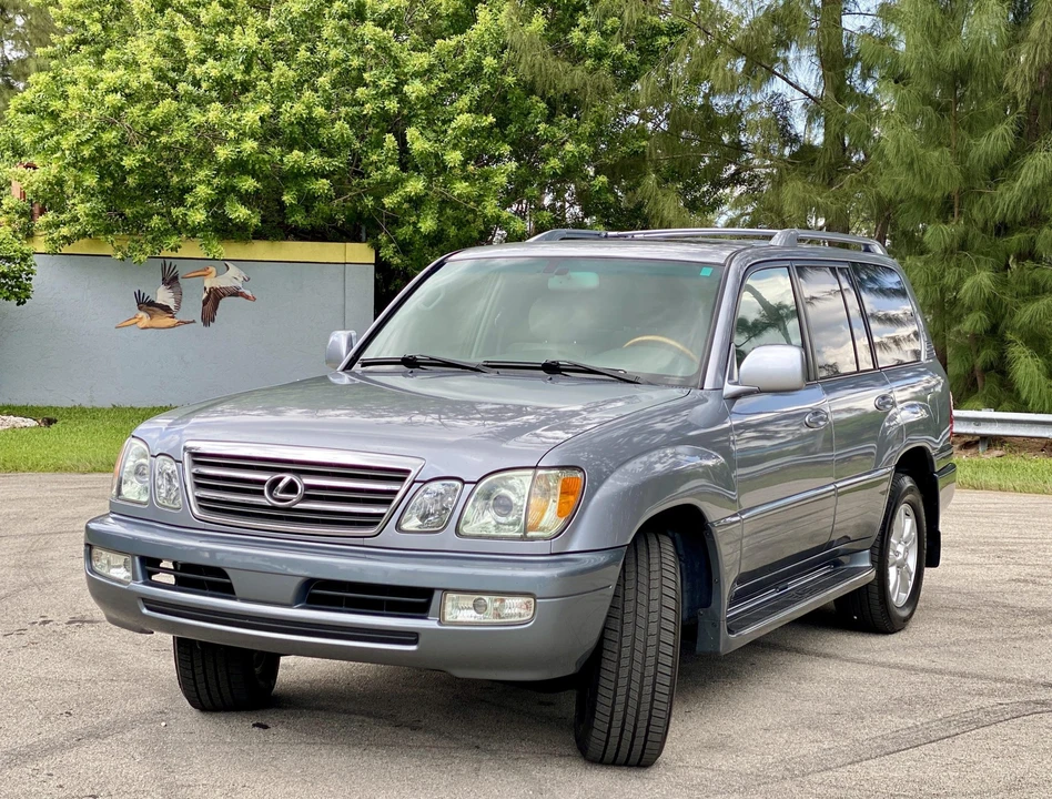 2005 Lexus LX 2nd Gen - Image 2 of 31