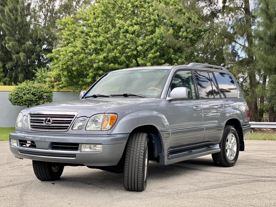 2005 Lexus LX 2nd Gen - Image 3 of 31