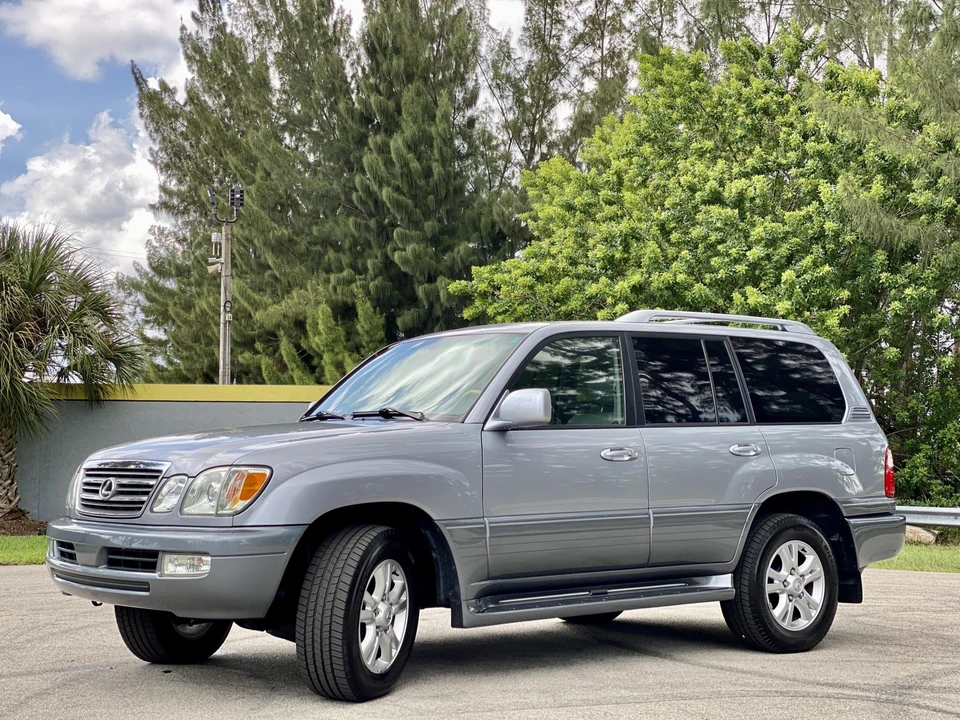 2005 Lexus LX 2nd Gen - Image 4 of 31