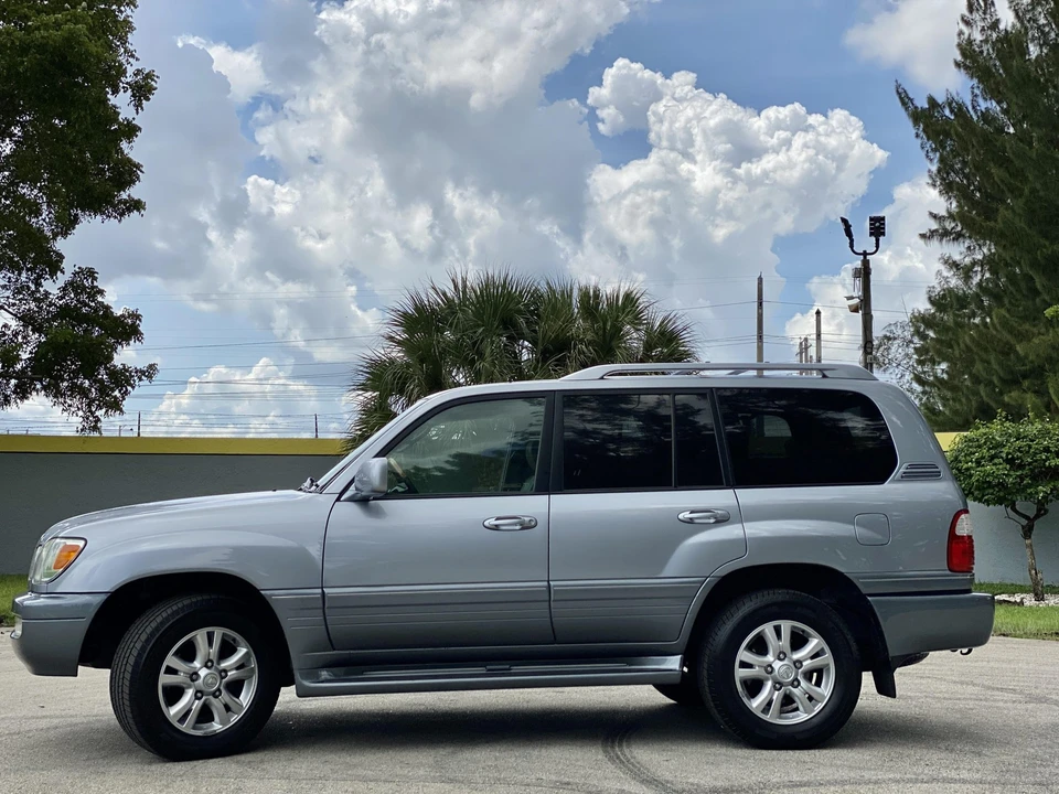 2005 Lexus LX 2nd Gen - Image 5 of 31