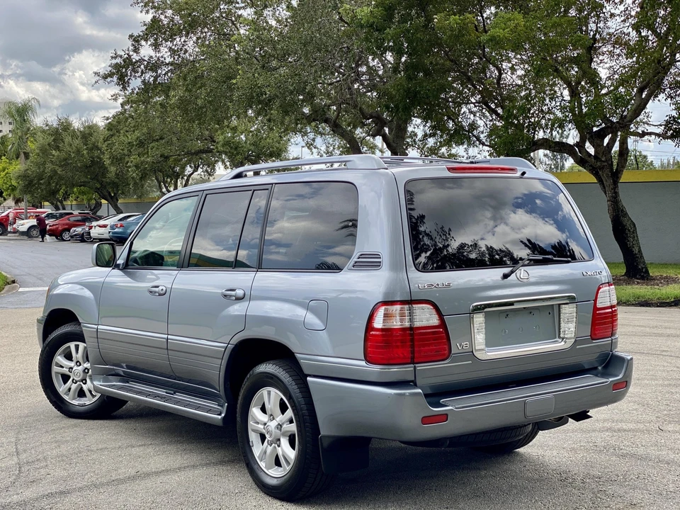 2005 Lexus LX 2nd Gen - Image 8 of 31
