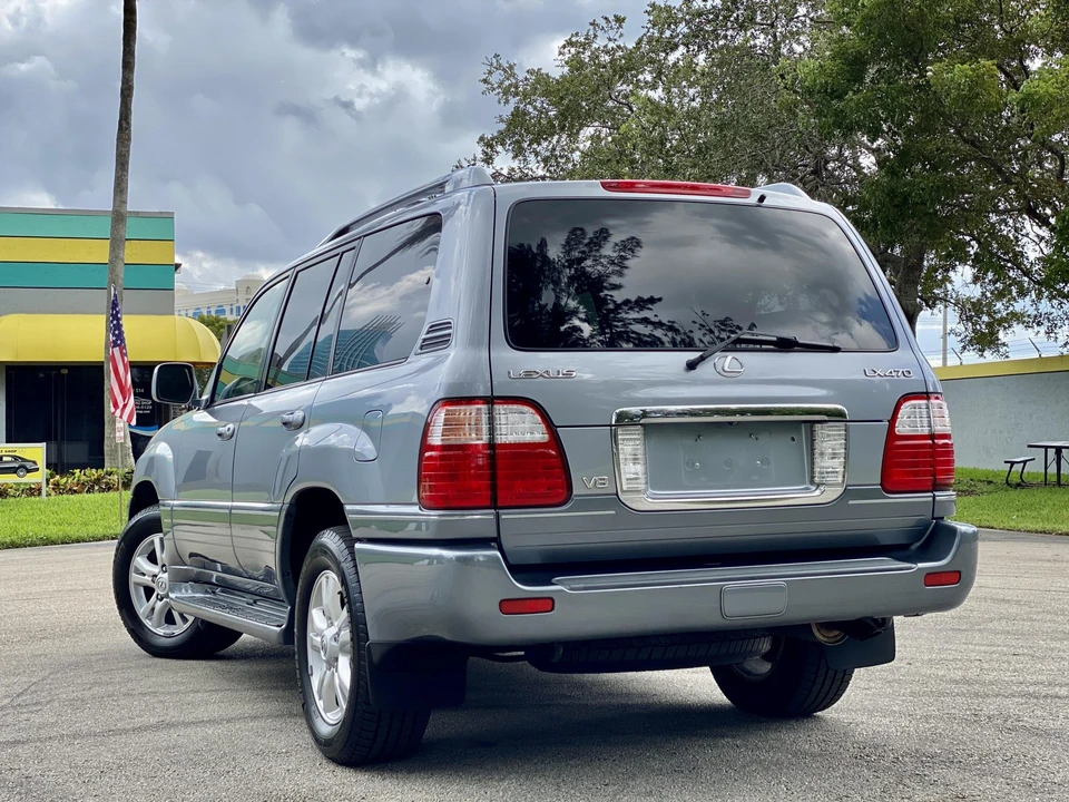 2005 Lexus LX 2nd Gen - Image 9 of 31