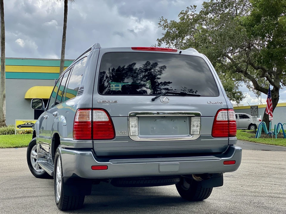 2005 Lexus LX 2nd Gen - Image 10 of 31