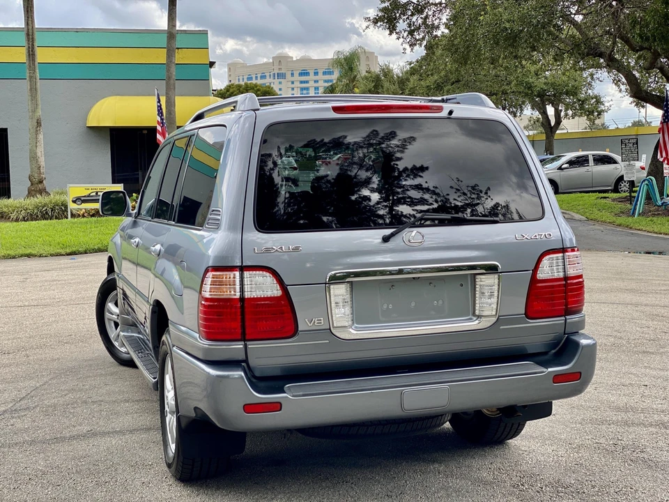 2005 Lexus LX 2nd Gen - Image 11 of 31