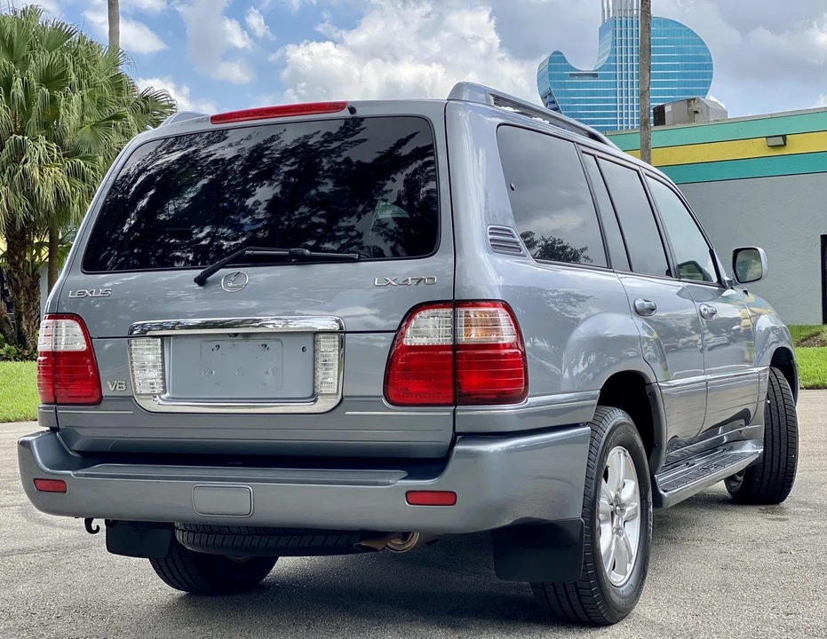 2005 Lexus LX 2nd Gen - Image 14 of 31