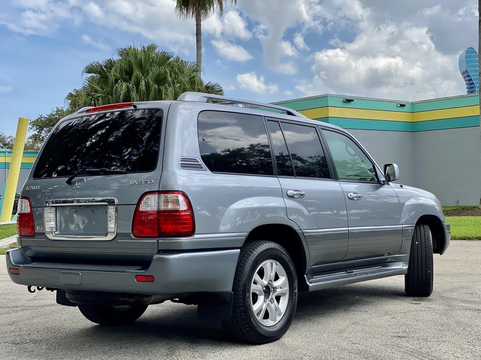 2005 Lexus LX 2nd Gen - Image 15 of 31