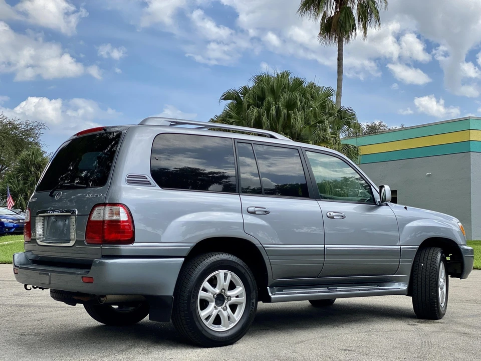 2005 Lexus LX 2nd Gen - Image 16 of 31