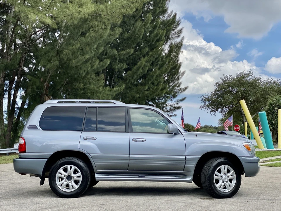 2005 Lexus LX 2nd Gen - Image 18 of 31