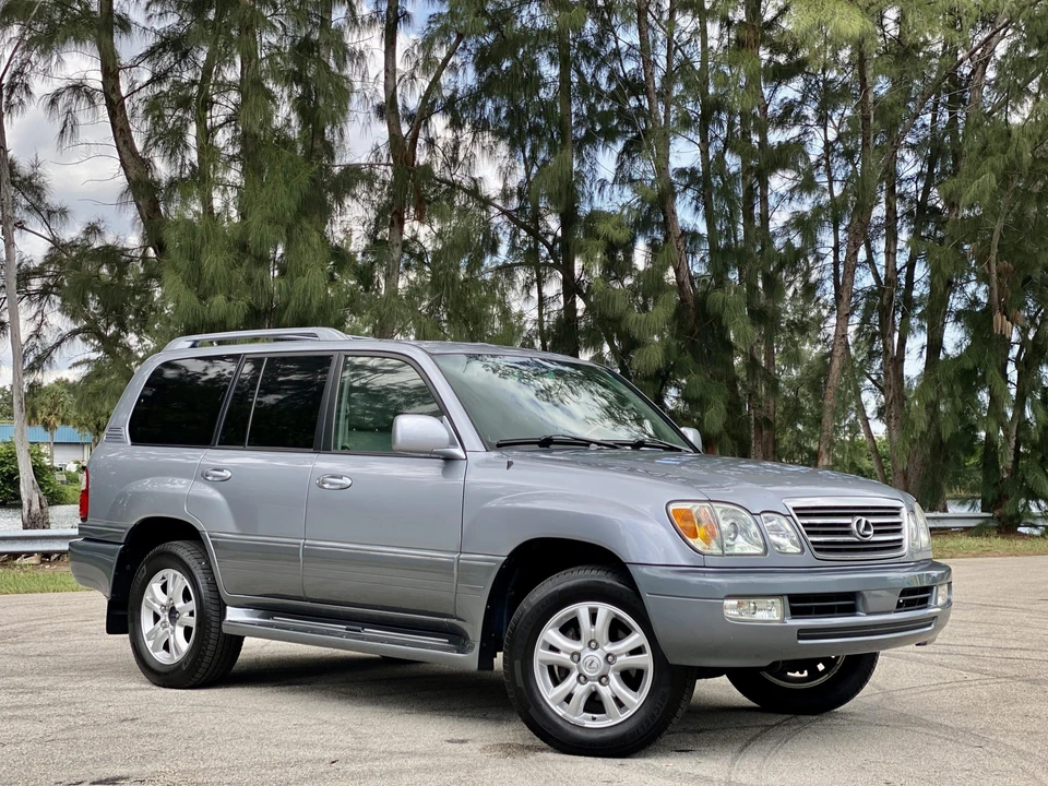 2005 Lexus LX 2nd Gen - Image 19 of 31
