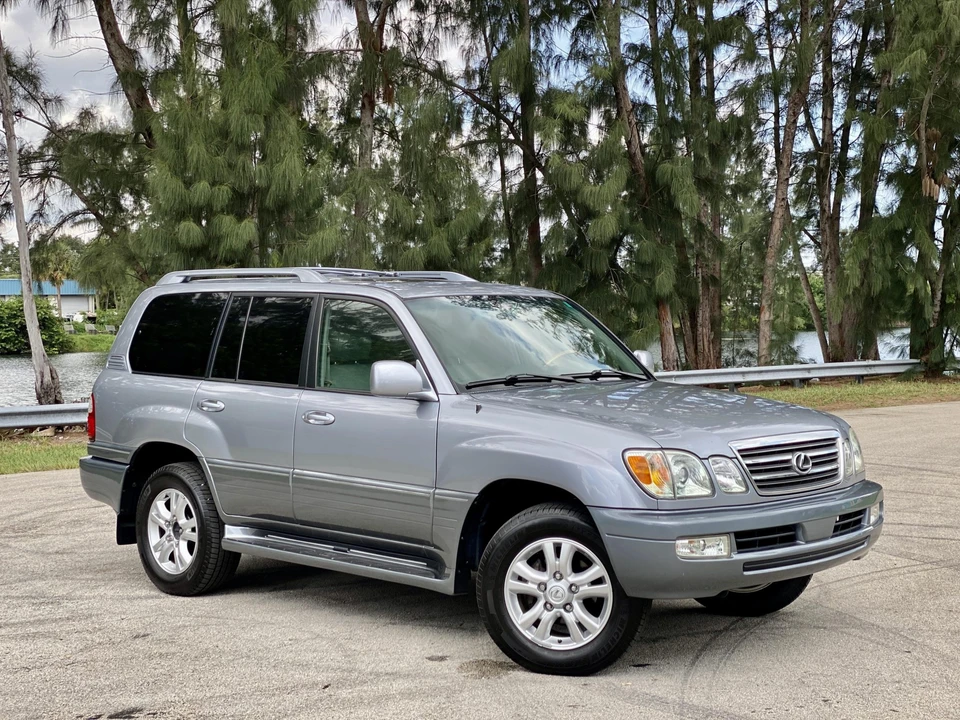 2005 Lexus LX 2nd Gen - Image 20 of 31