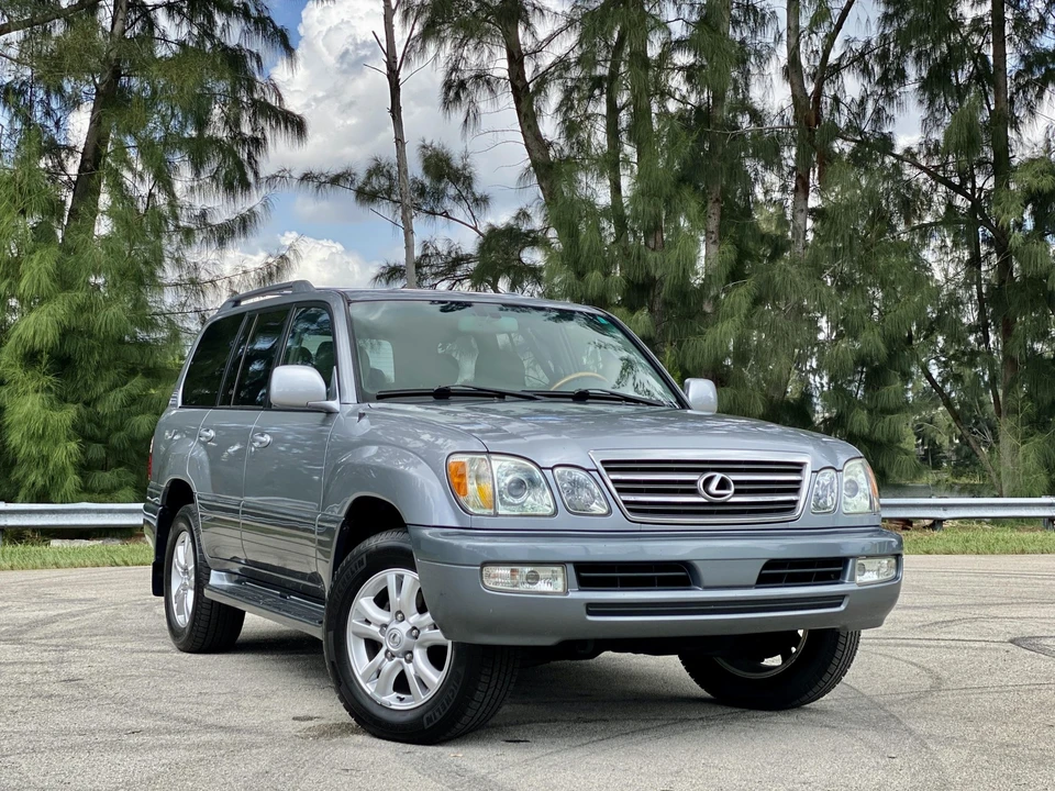 2005 Lexus LX 2nd Gen - Image 21 of 31