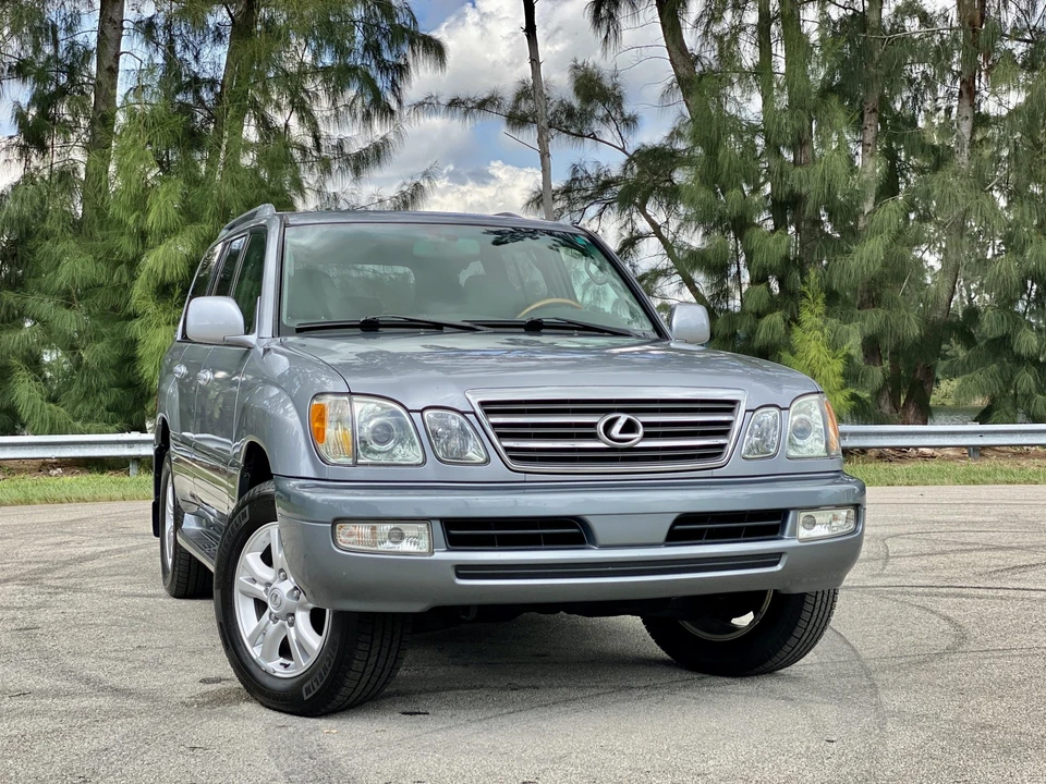 2005 Lexus LX 2nd Gen - Image 23 of 31