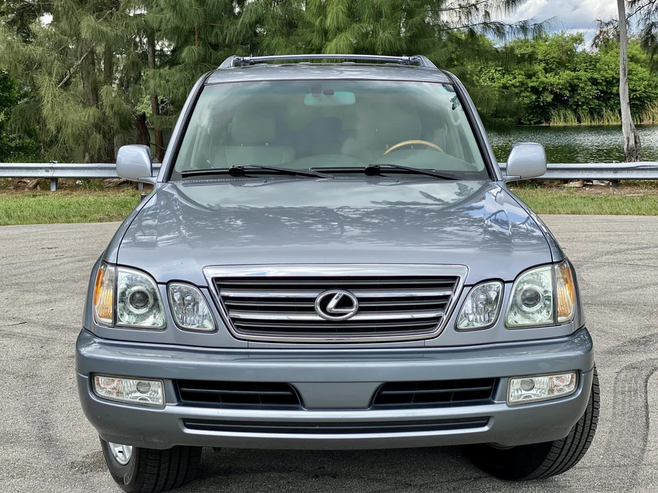 2005 Lexus LX 2nd Gen - Image 25 of 31