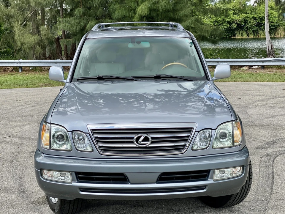2005 Lexus LX 2nd Gen - Image 26 of 31
