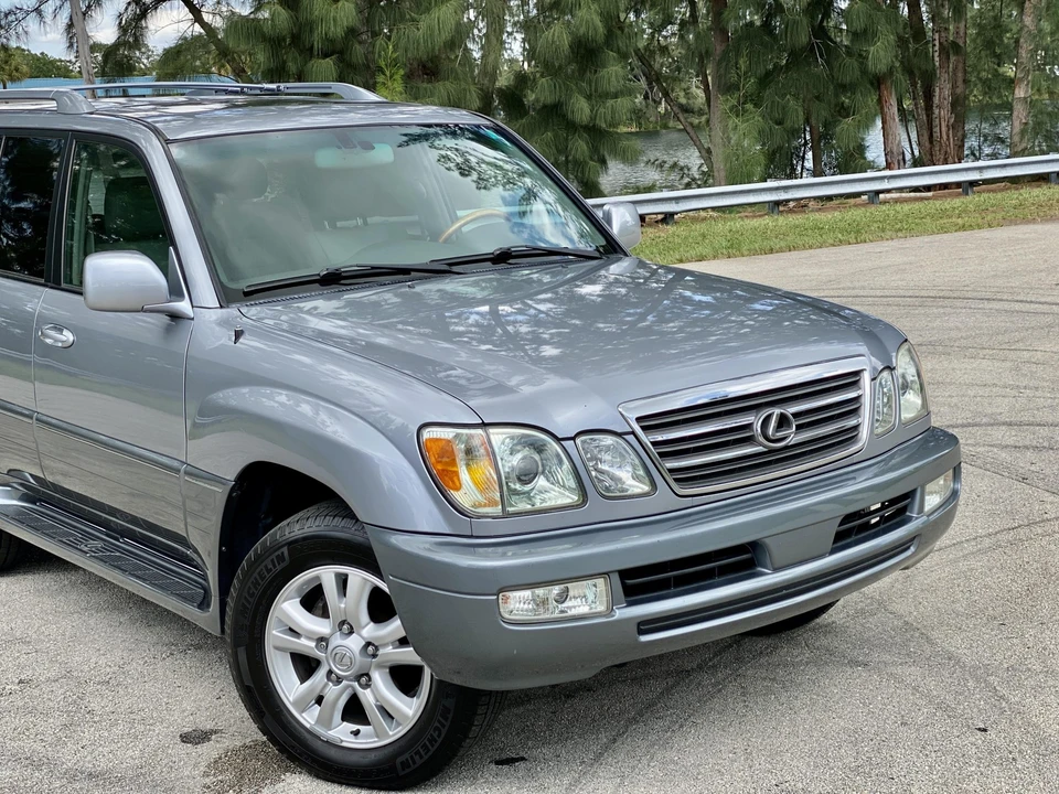 2005 Lexus LX 2nd Gen - Image 27 of 31