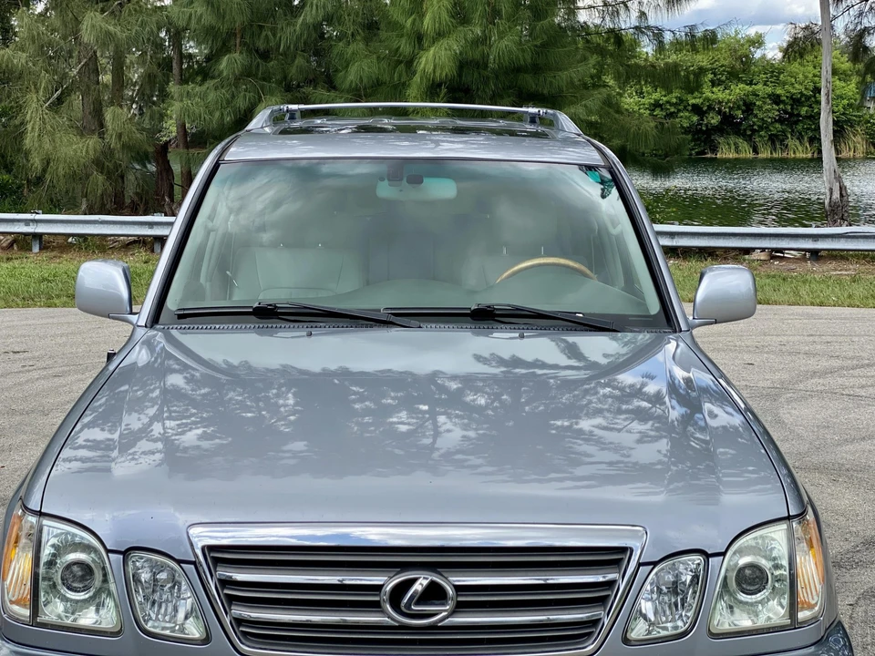 2005 Lexus LX 2nd Gen - Image 28 of 31